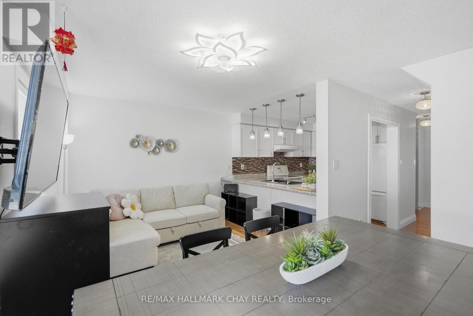 4 Hawthorne Crescent, Barrie, Ontario  L4N 8K1 - Photo 9 - S13110082