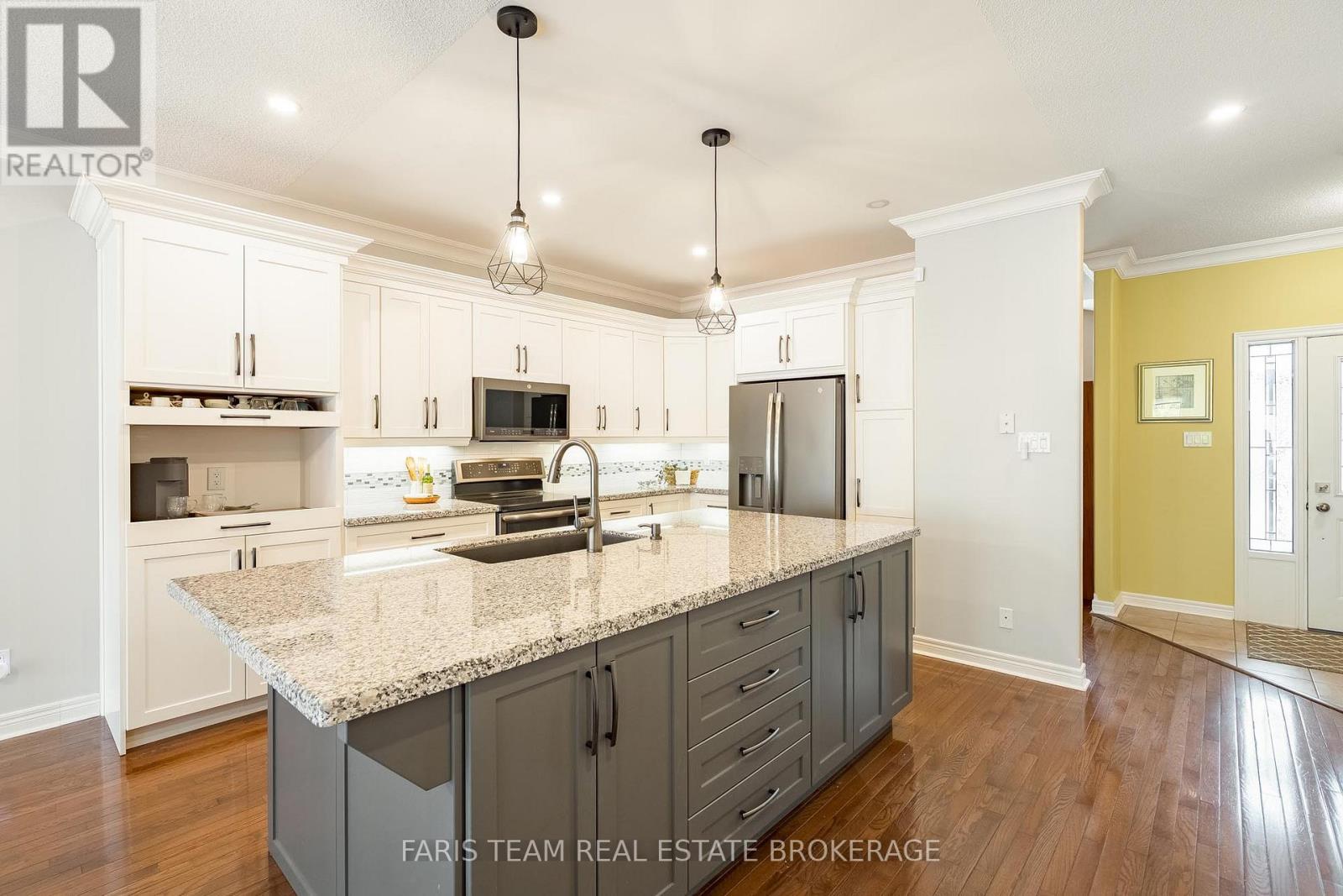 56 Edwards Drive, Barrie, Ontario  L4N 9K8 - Photo 6 - S13110110