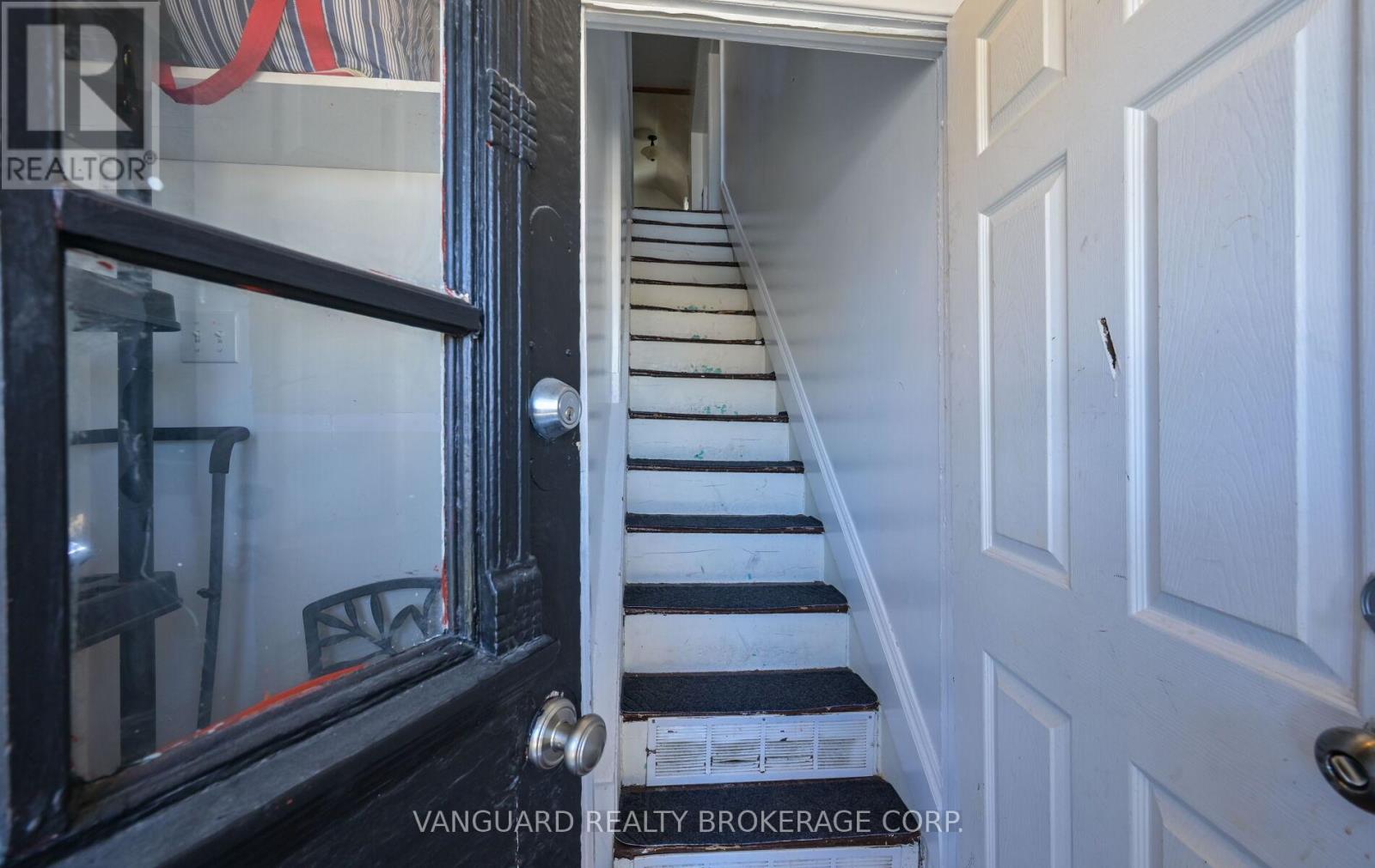 103 Mulcaster Street, Barrie, Ontario  L4M 3M7 - Photo 7 - S13110124