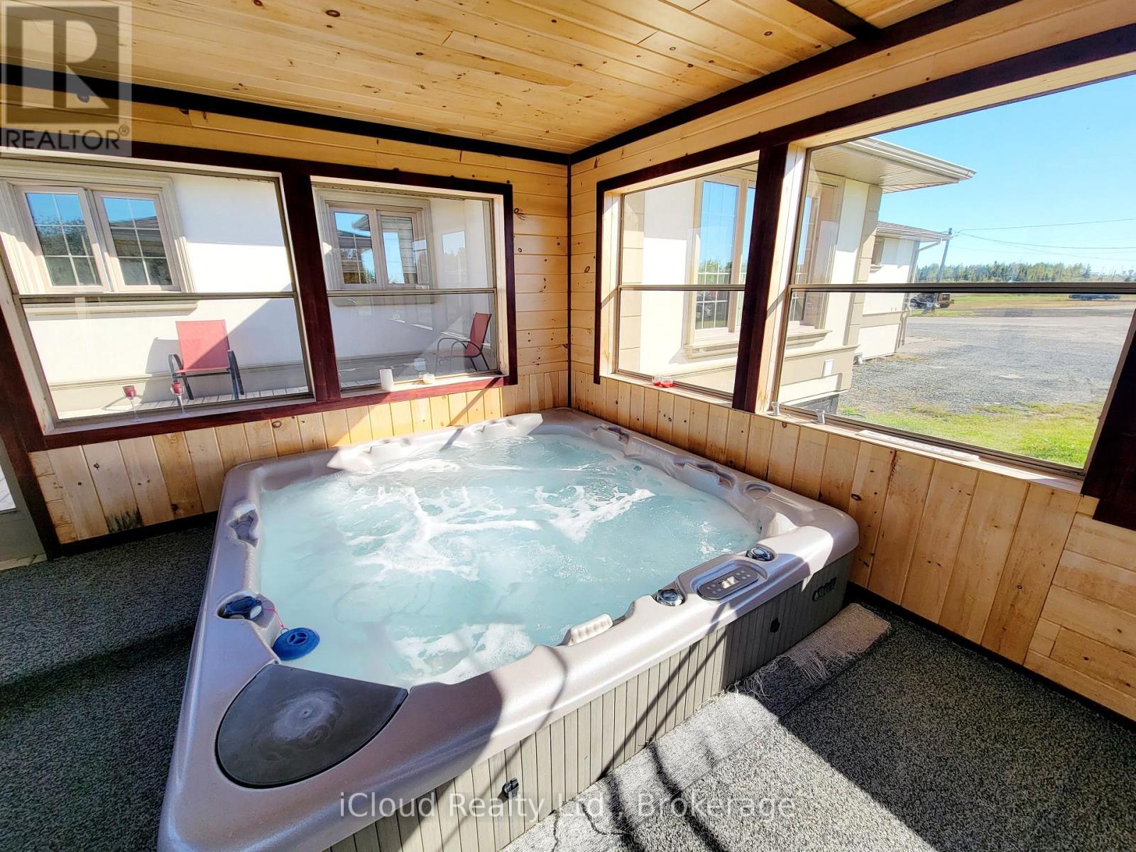 364 Hwy 11 W, Cochrane, Ontario  P0L 1C0 - Photo 11 - T13110100