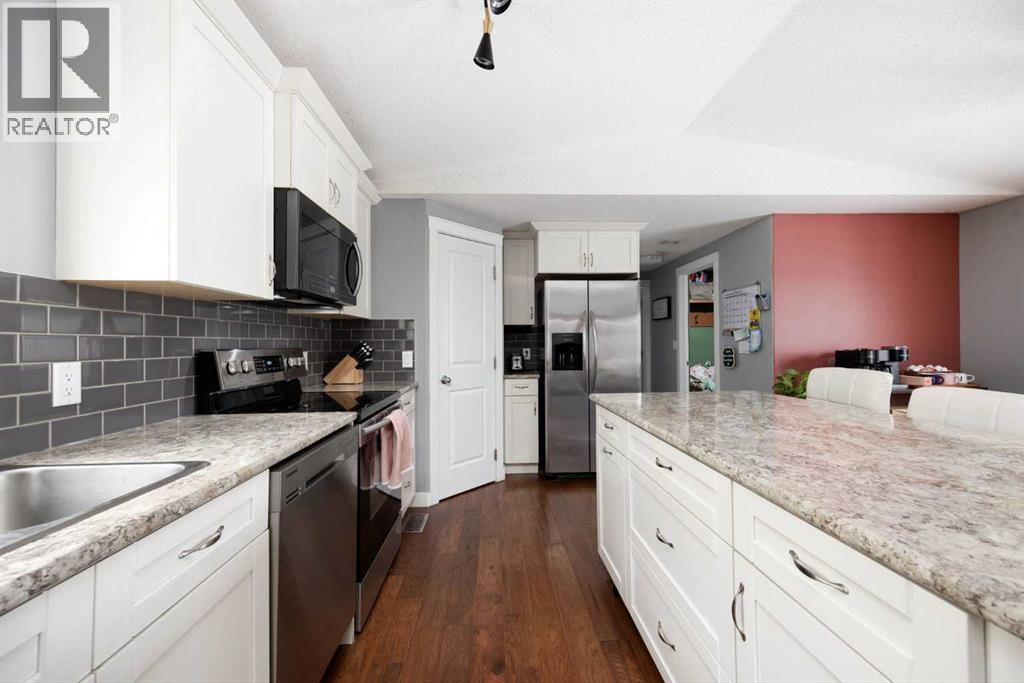 156 Mckinlay Crescent, Fort Mcmurray, Alberta  T9K 2M6 - Photo 4 - A2276737