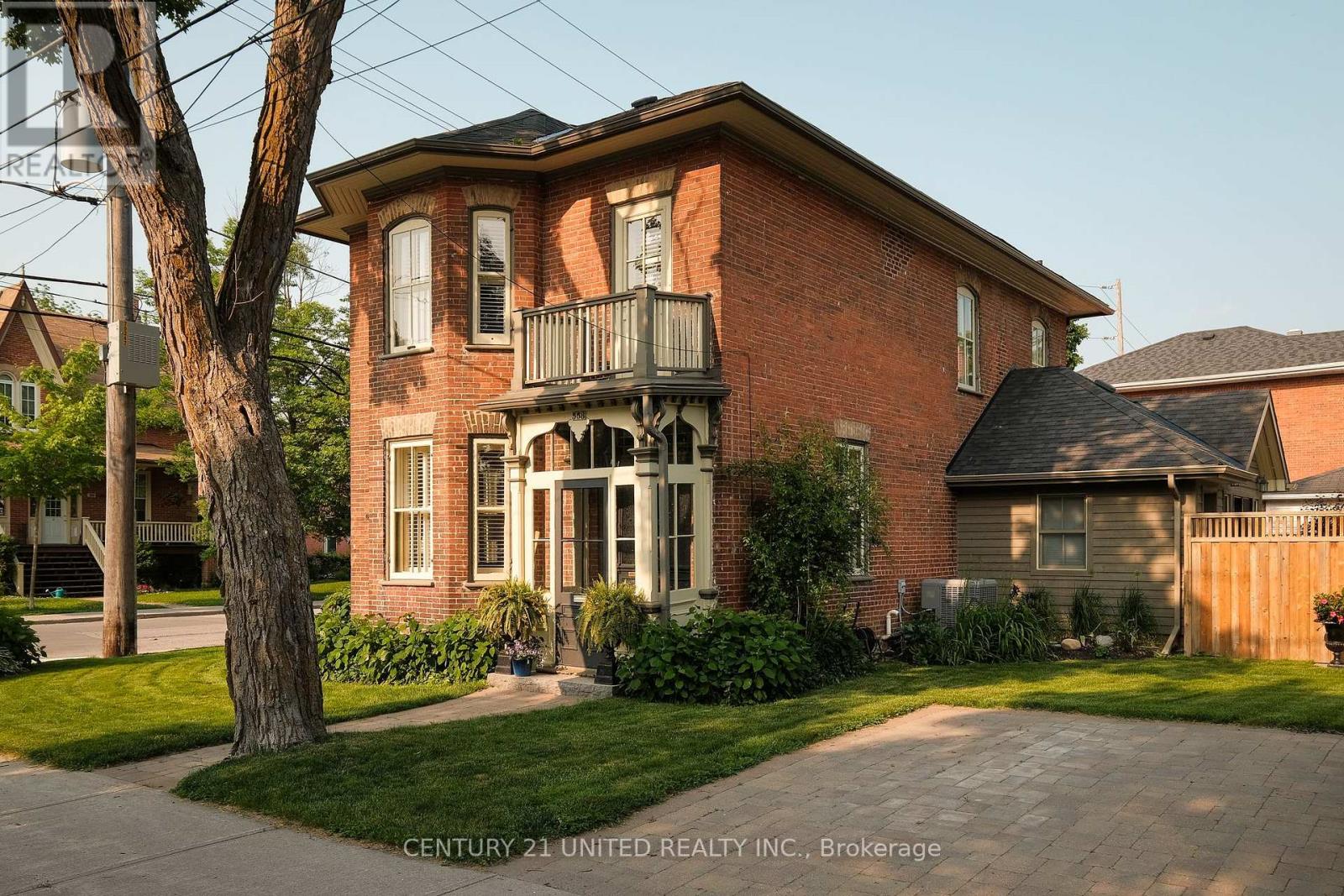 558 HARVEY STREET, Peterborough, Ontario