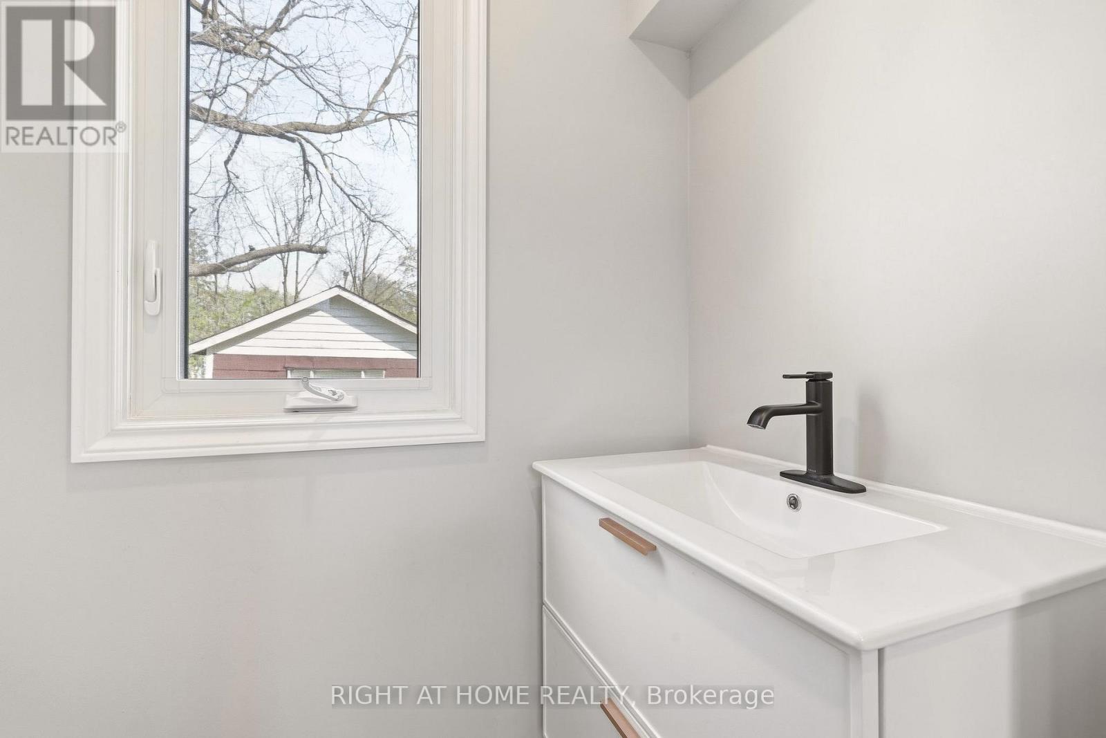 204 Jasper Street, Milton, Ontario  L9T 1T5 - Photo 4 - W13110086