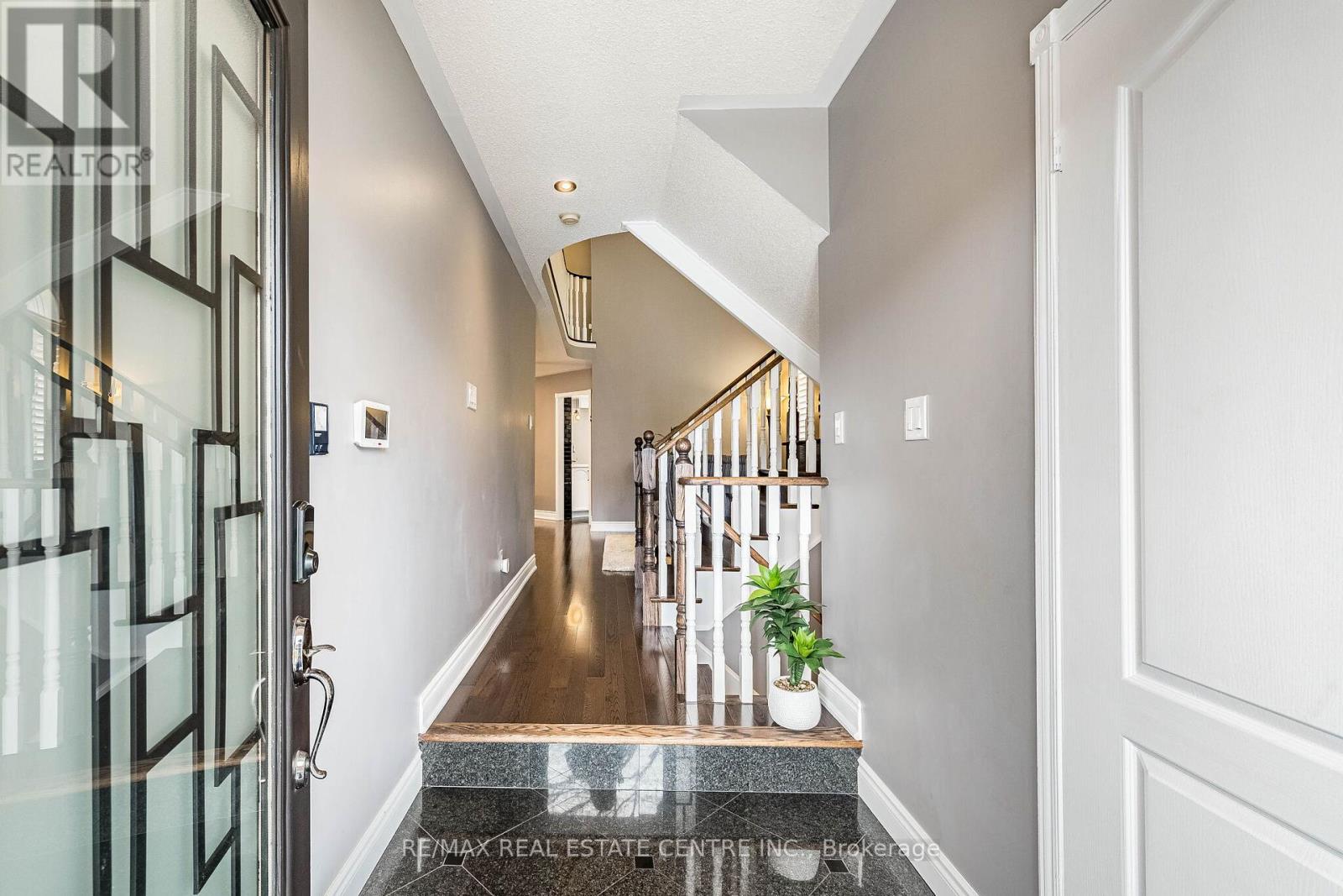 43 Briarcroft Road, Brampton, Ontario  L7A 1X7 - Photo 5 - W13110112