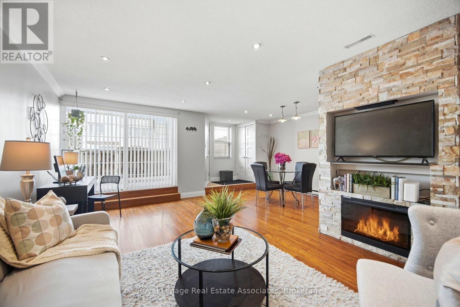 222 - 1055 DUNDAS STREET E, Mississauga, Ontario