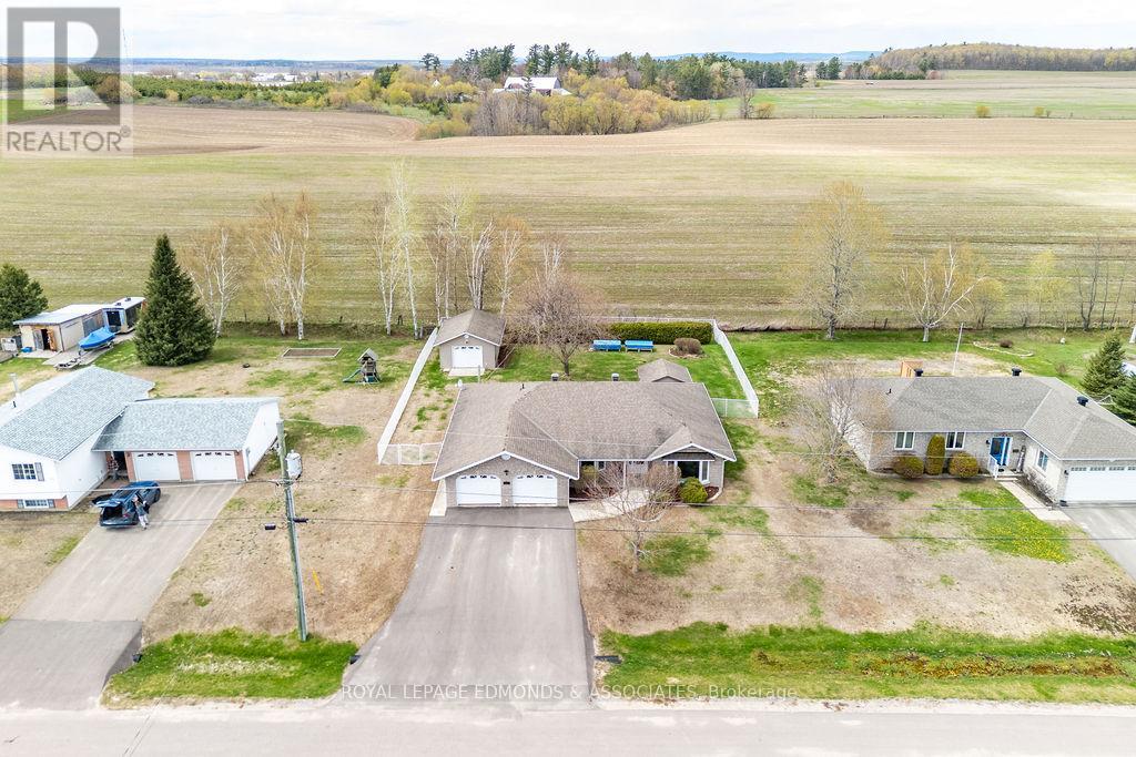 47 Cameron Street, Whitewater Region, Ontario  K0J 1C0 - Photo 3 - X13110212