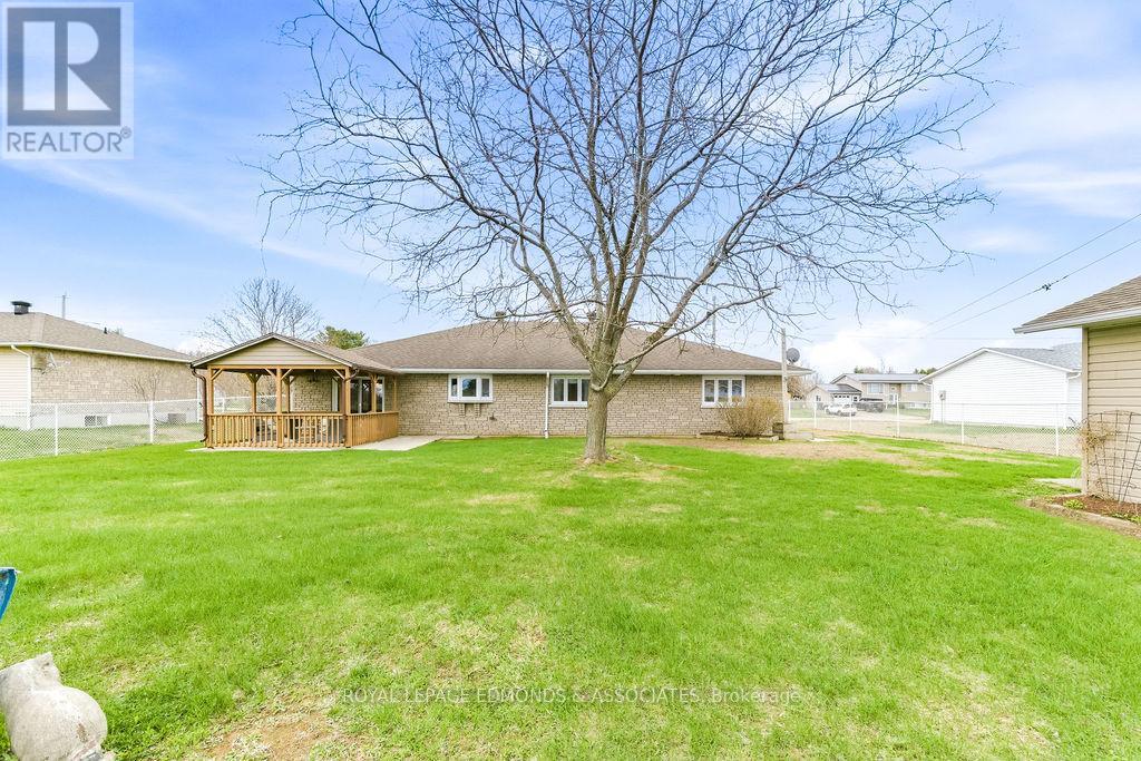 47 Cameron Street, Whitewater Region, Ontario  K0J 1C0 - Photo 38 - X13110212