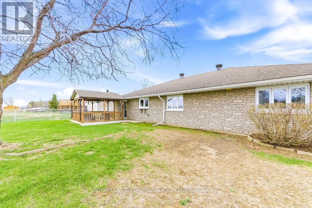 47 Cameron Street, Whitewater Region, Ontario  K0J 1C0 - Photo 39 - X13110212