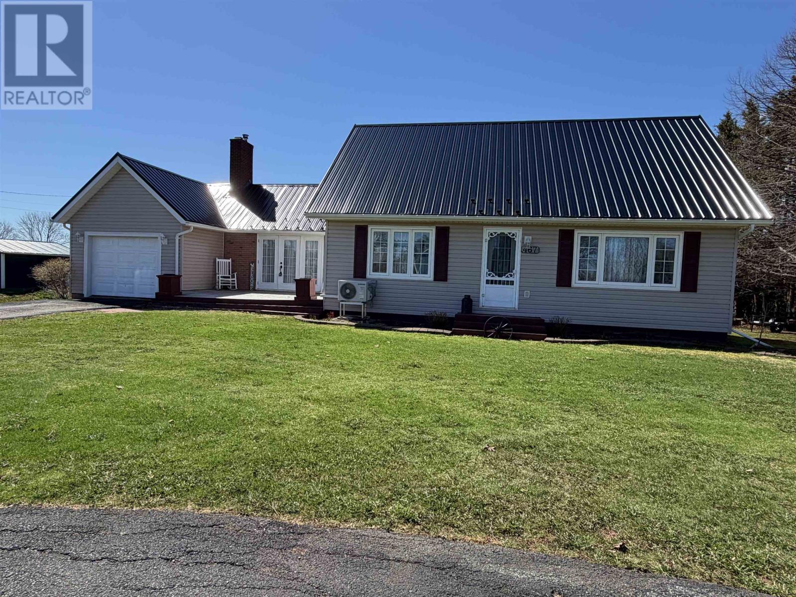 467 Route 2, Souris West, Prince Edward Island  C0A 2B0 - Photo 2 - 202602700