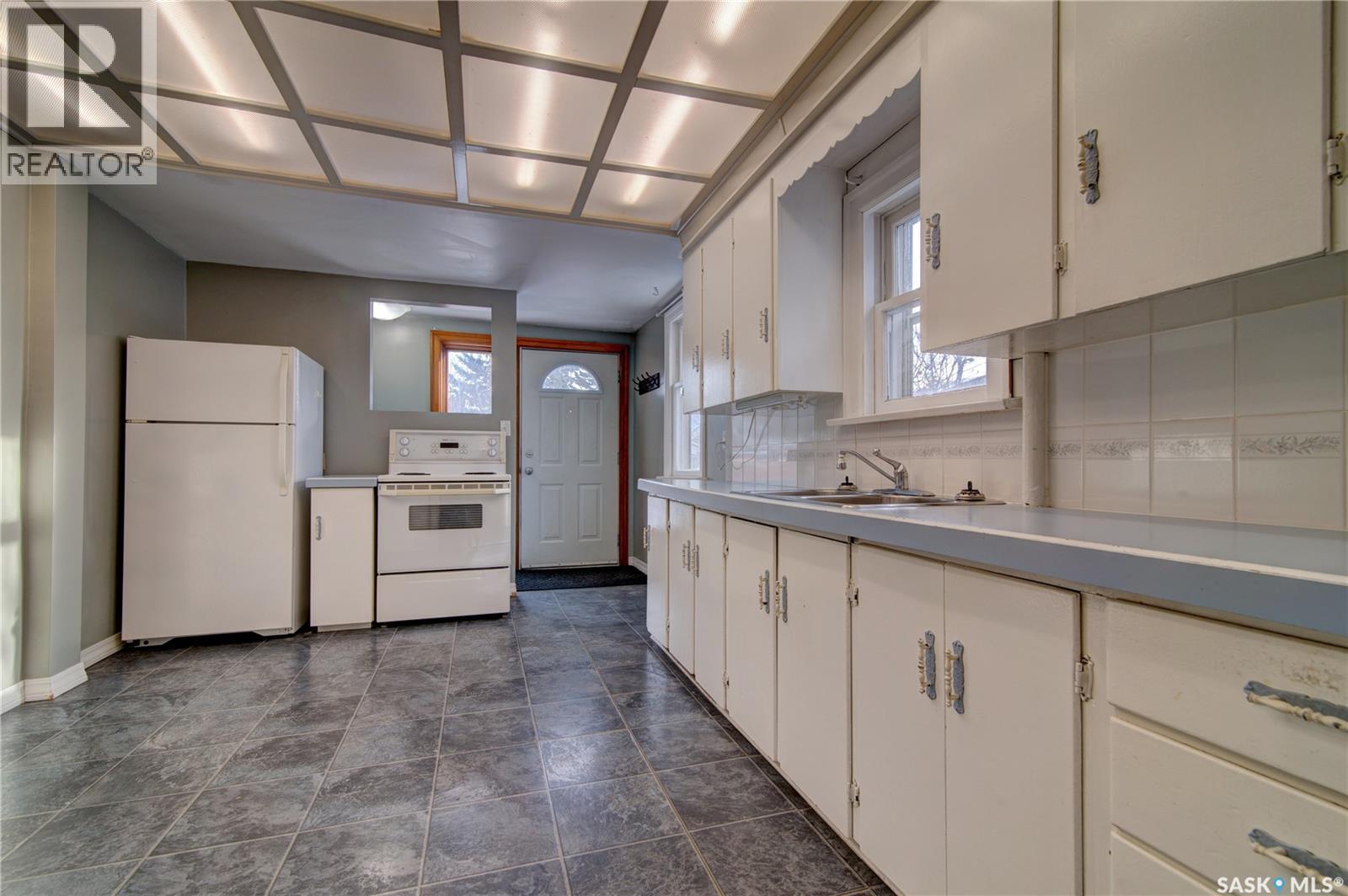 2627 Atkinson Street, Regina, Saskatchewan  S4N 3Y1 - Photo 8 - SK035560