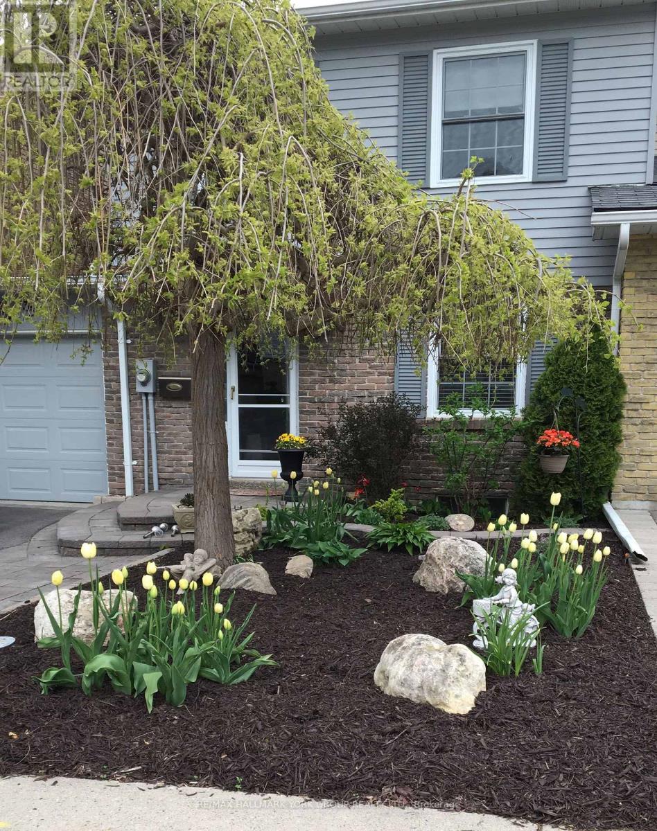 35 PARKLAND COURT, Aurora, Ontario