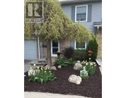 35 PARKLAND COURT, Aurora, Ontario