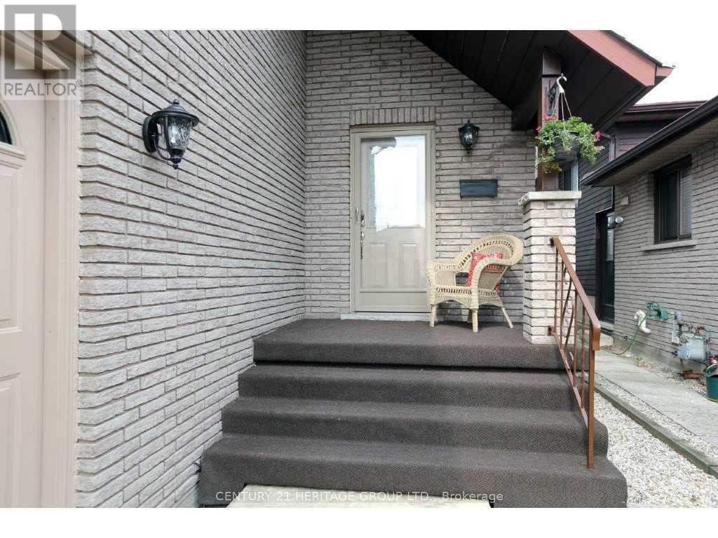 42 Millpond Place, Hamilton, Ontario  L8W 2W8 - Photo 2 - X13110090