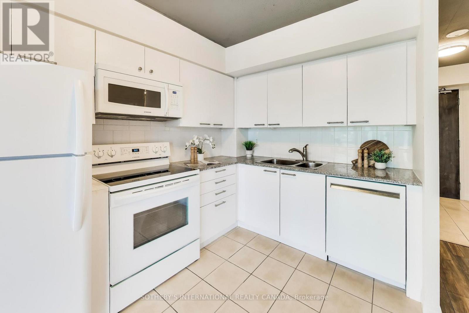 2002 - 22 Wellesley Street, Toronto, Ontario  M4Y 1G3 - Photo 9 - C13106194