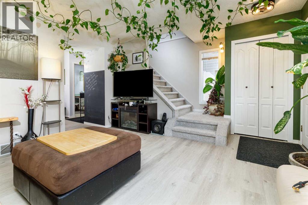 27 Kovac, Red Deer, Alberta  T4P 3M6 - Photo 4 - A2301597