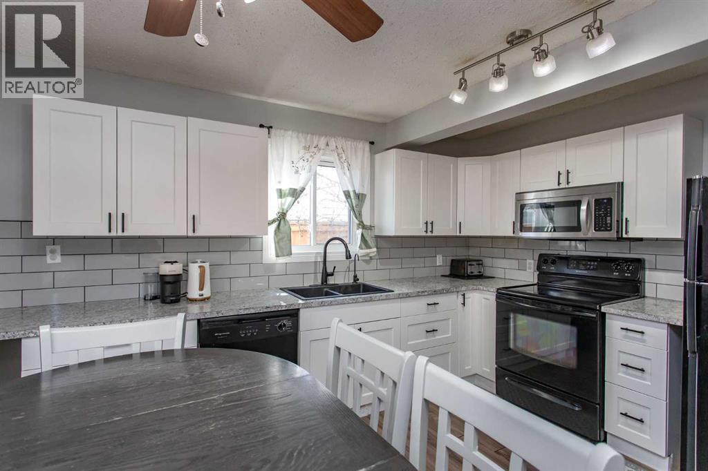 11 Erickson Drive, Red Deer, Alberta  T4R 2A3 - Photo 6 - A2301977
