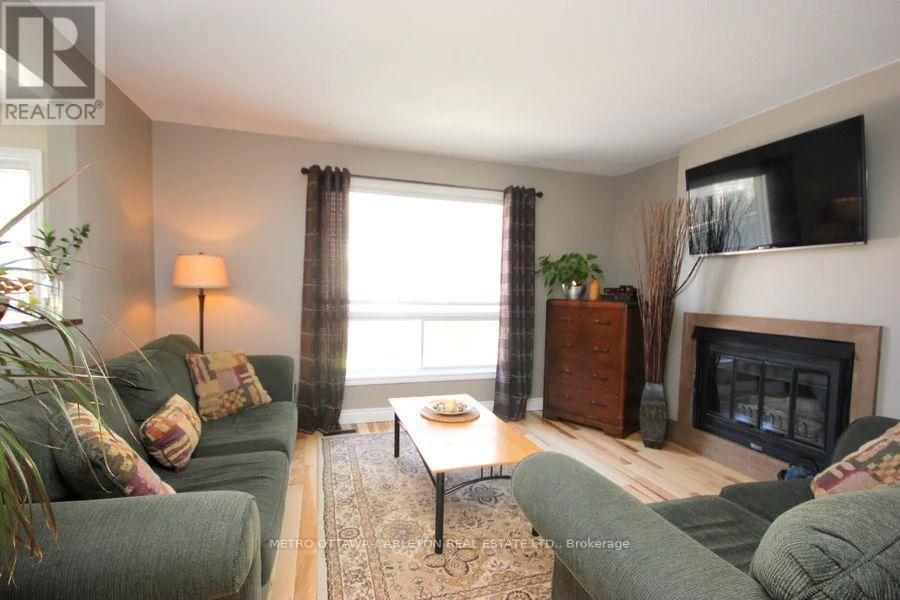 18 Chickasaw Crescent, Ottawa, Ontario  K2M 1M4 - Photo 3 - X13110384