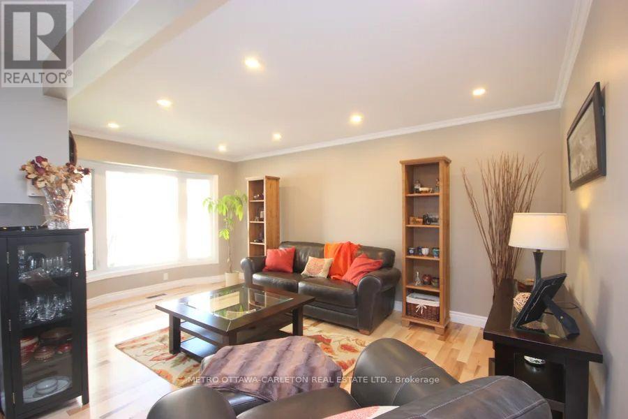 18 Chickasaw Crescent, Ottawa, Ontario  K2M 1M4 - Photo 4 - X13110384