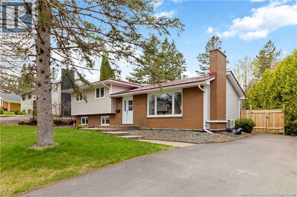 460 Dufferin Street, Fredericton, New Brunswick  E3B 3A7 - Photo 1 - NB139169