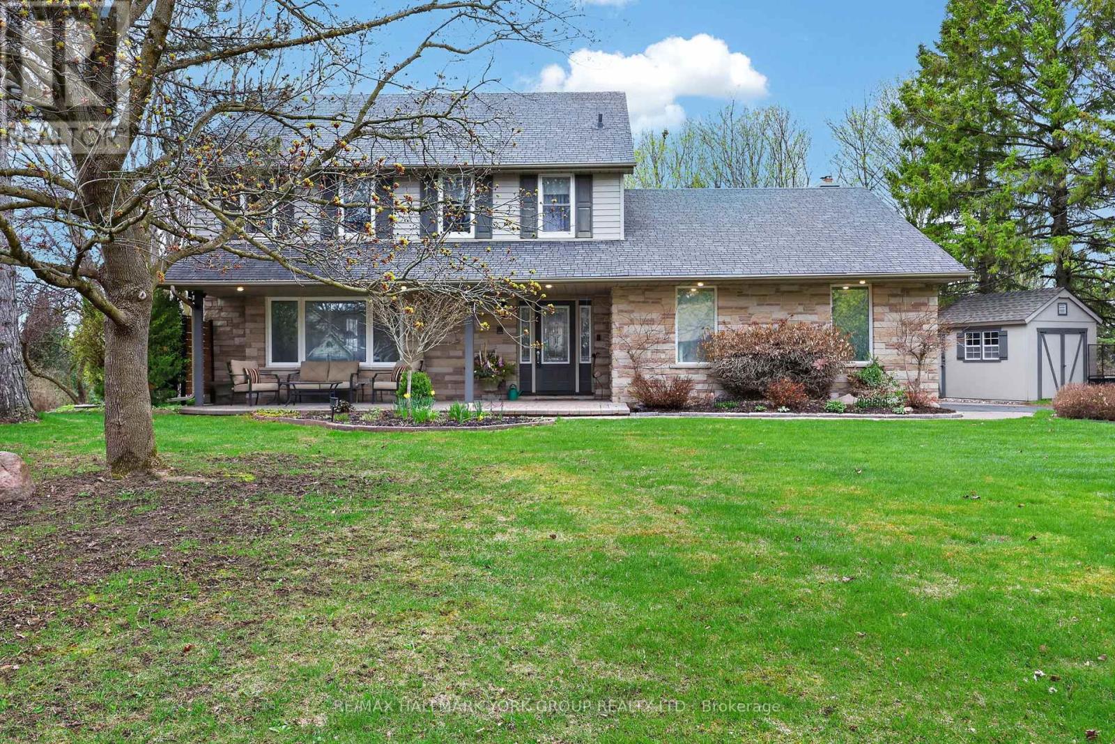 8 GRANT COURT, East Gwillimbury, Ontario
