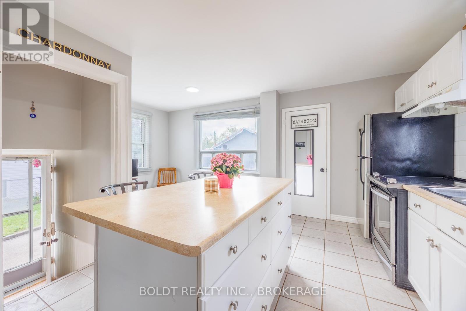 142 Clara Street, Thorold, Ontario  L2V 1K3 - Photo 10 - X13110374