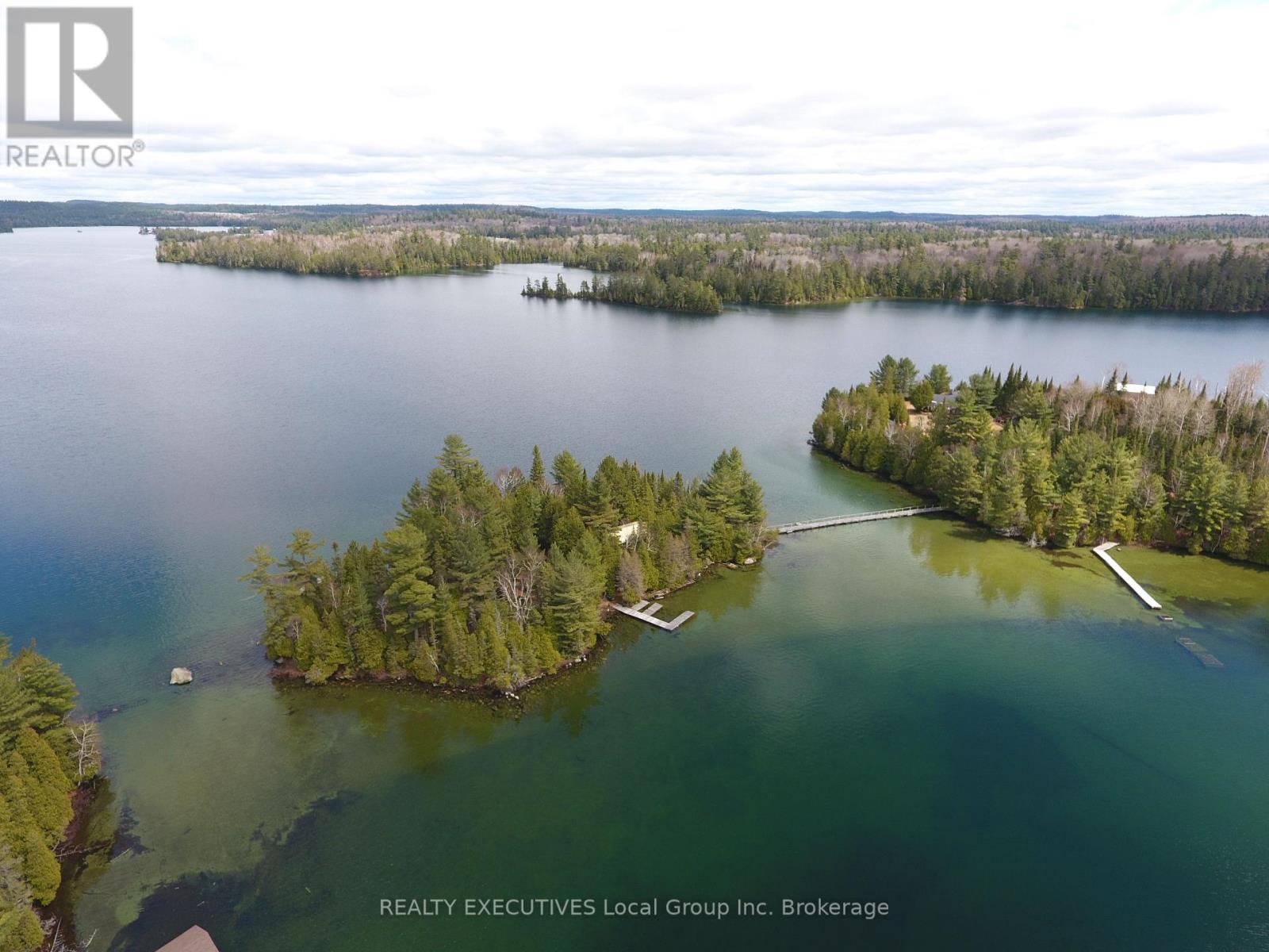 2 ISLAND 939, Temagami, Ontario