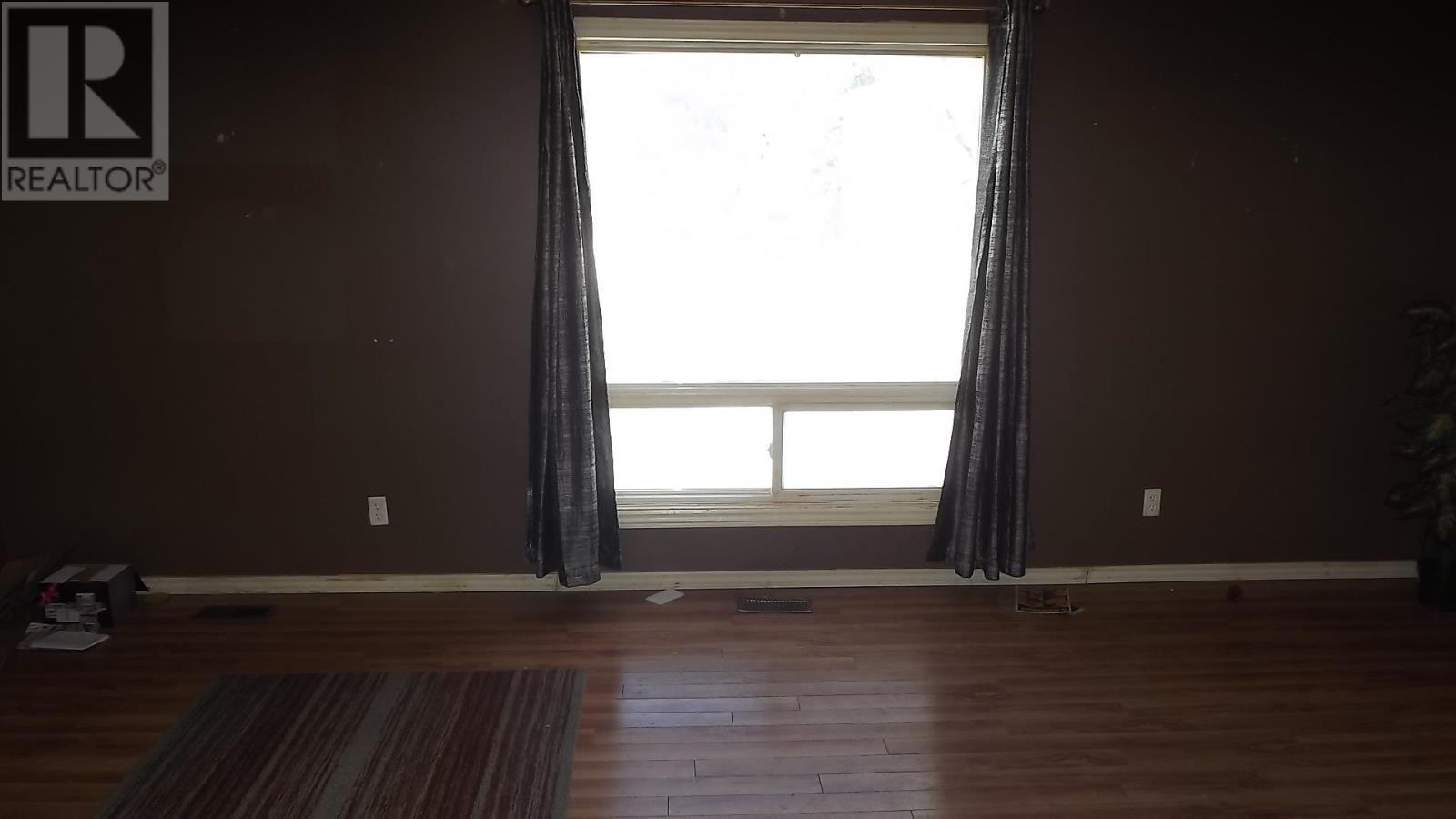 16 Hergott Ave, Elliot Lake, Ontario  P5A 3A8 - Photo 3 - SM260497