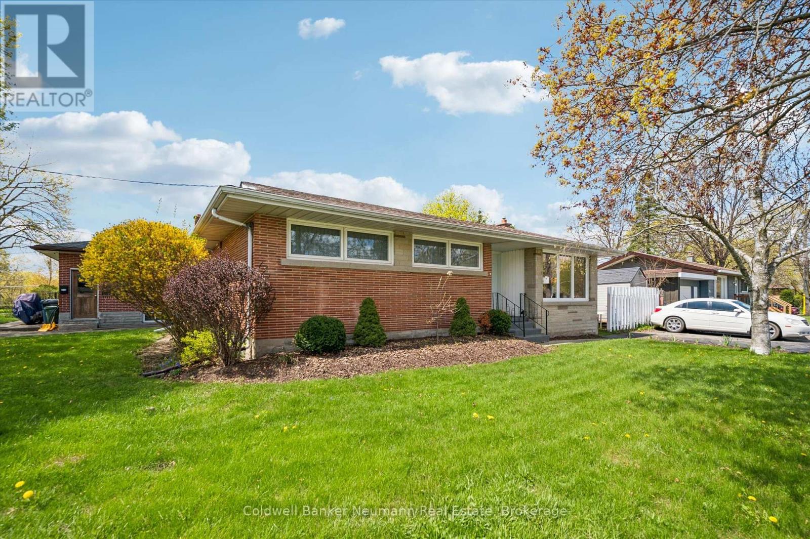 92 Victoria Road N, Guelph, Ontario  N1E 5H2 - Photo 3 - X13110516