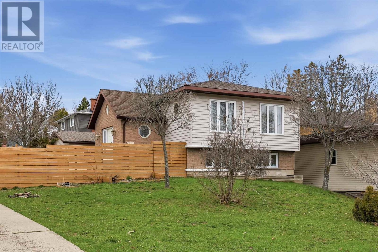 6 Moluch St, Sault Ste. Marie, Ontario  P6B 3G8 - Photo 3 - SM260948