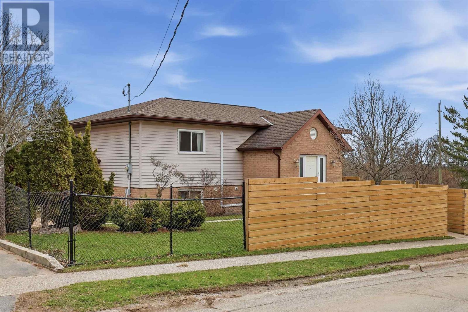 6 Moluch St, Sault Ste. Marie, Ontario  P6B 3G8 - Photo 5 - SM260948