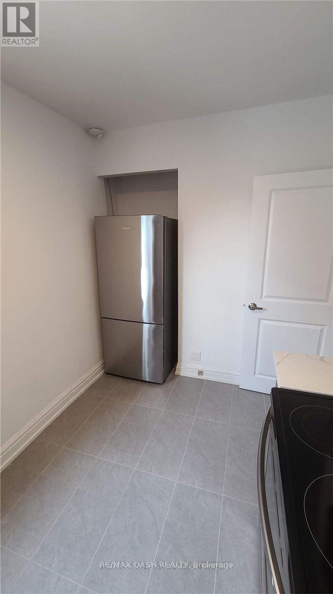 Upper - 13 Hocken Avenue, Toronto, Ontario  M6G 2K1 - Photo 14 - C13110368