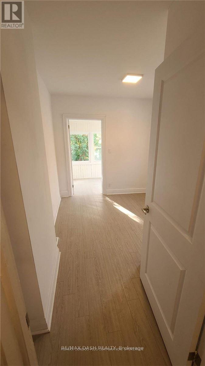 Upper - 13 Hocken Avenue, Toronto, Ontario  M6G 2K1 - Photo 17 - C13110368