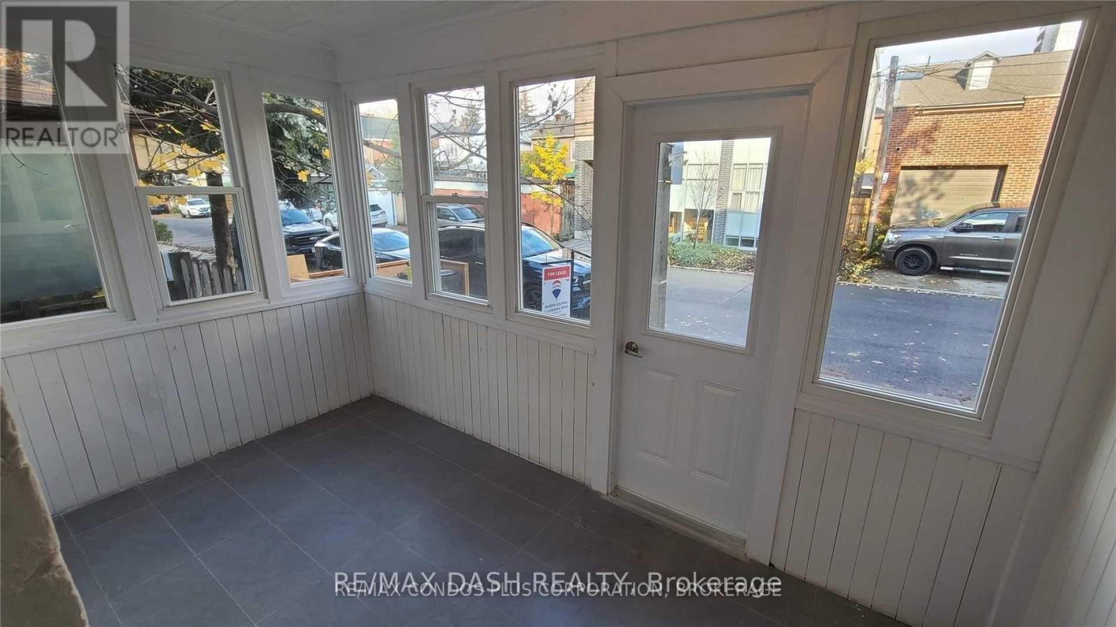Upper - 13 Hocken Avenue, Toronto, Ontario  M6G 2K1 - Photo 20 - C13110368