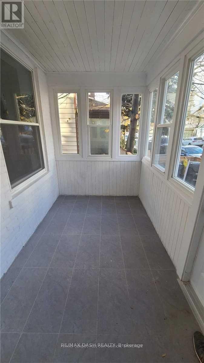 Upper - 13 Hocken Avenue, Toronto, Ontario  M6G 2K1 - Photo 21 - C13110368