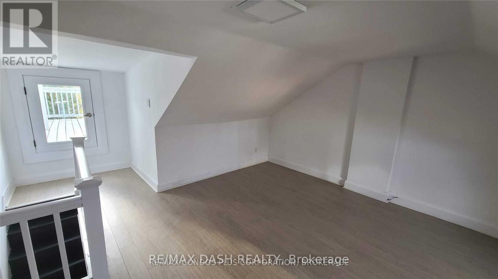 Upper - 13 Hocken Avenue, Toronto, Ontario  M6G 2K1 - Photo 9 - C13110368