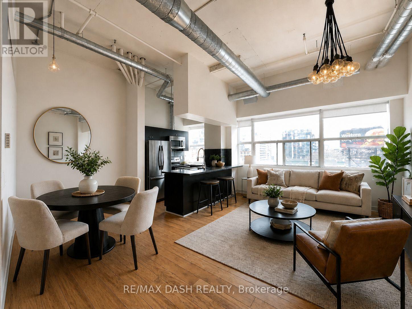 416 - 700 KING STREET W