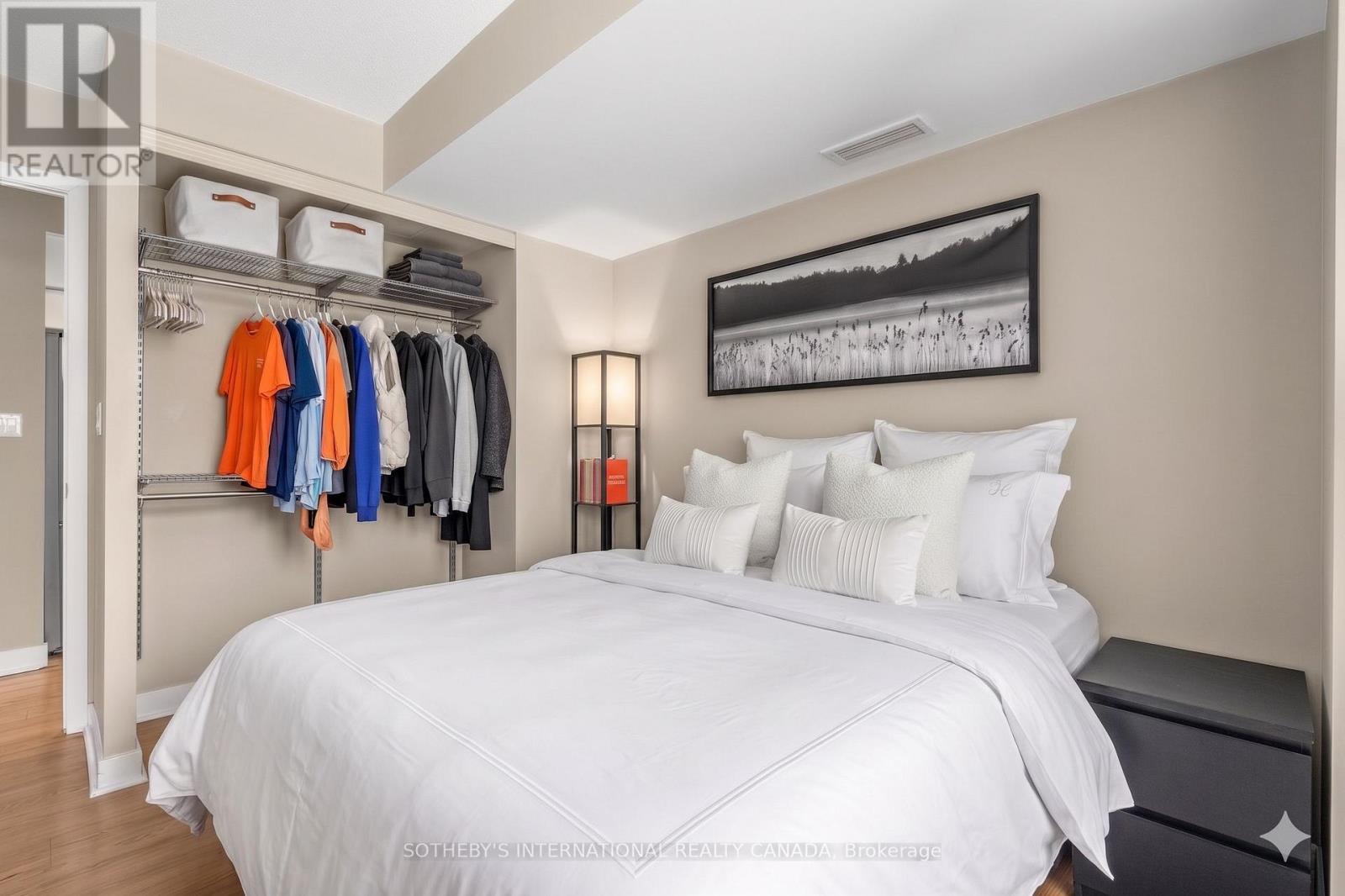2102 - 381 Front Street W, Toronto, Ontario  M5V 3R8 - Photo 13 - C13110512