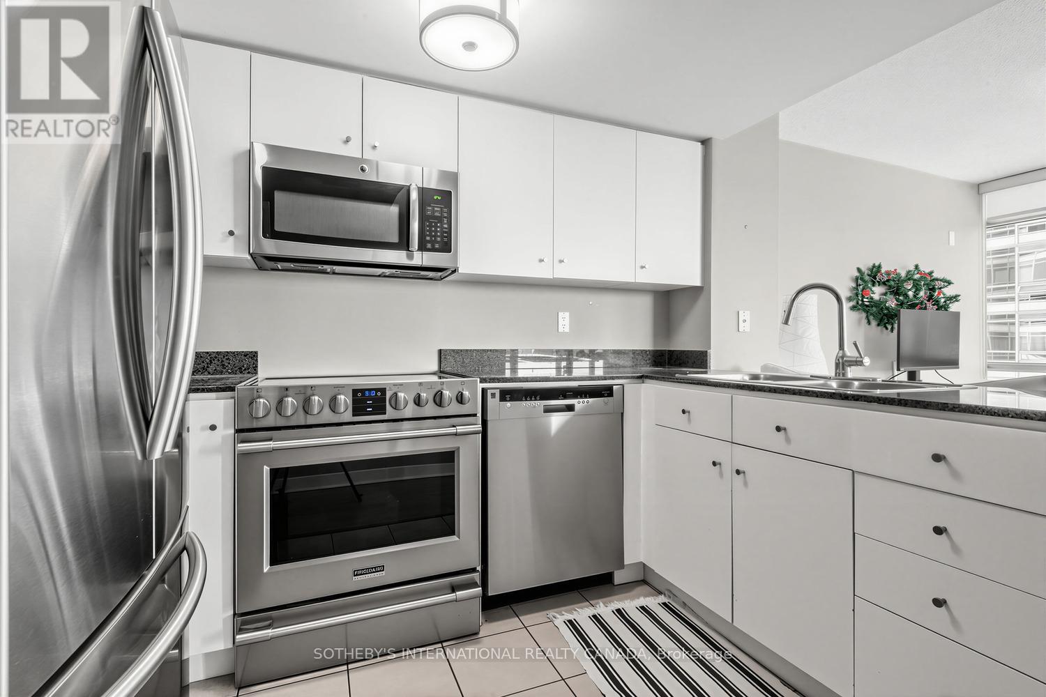 2102 - 381 Front Street W, Toronto, Ontario  M5V 3R8 - Photo 6 - C13110512