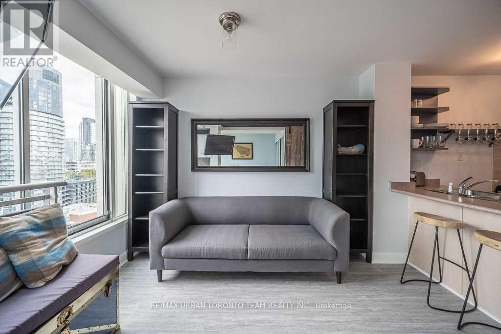 1601 - 650 Queens Quay Boulevard, Toronto, Ontario  M5V 3N2 - Photo 3 - C13110566