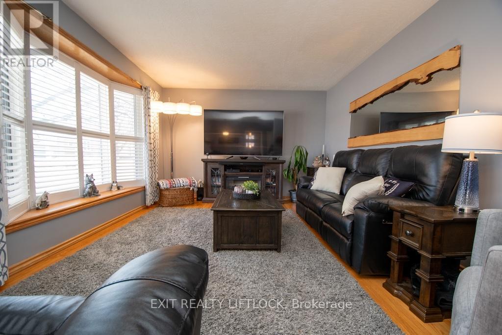 871 Westdale Avenue, Peterborough, Ontario  K9H 6C5 - Photo 3 - X12977952
