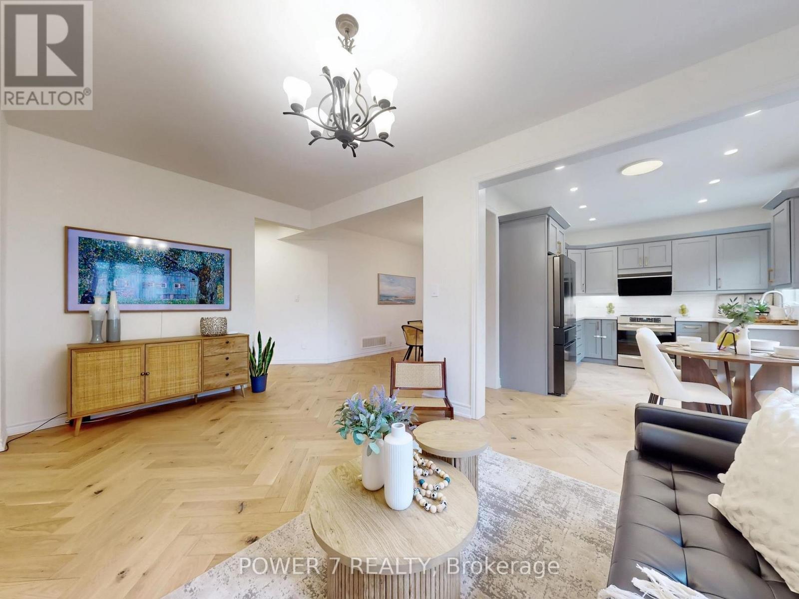45 Lost Pond Crescent, Whitchurch-Stouffville, Ontario  L4A 0R4 - Photo 4 - N13110484