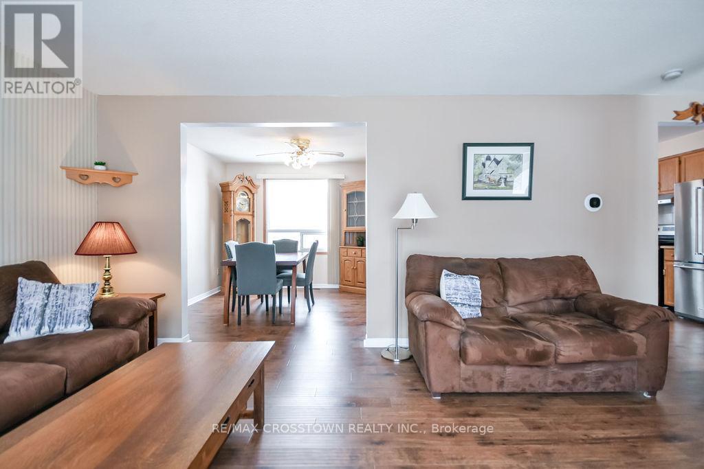 169 Oriole Drive, East Gwillimbury, Ontario  L9N 1G9 - Photo 11 - N12970652