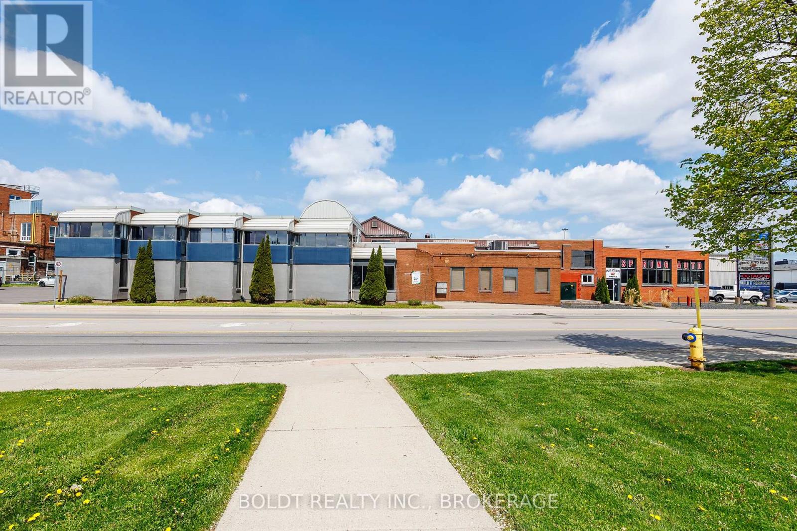 120 - 325 WELLAND AVENUE, St. Catharines, Ontario