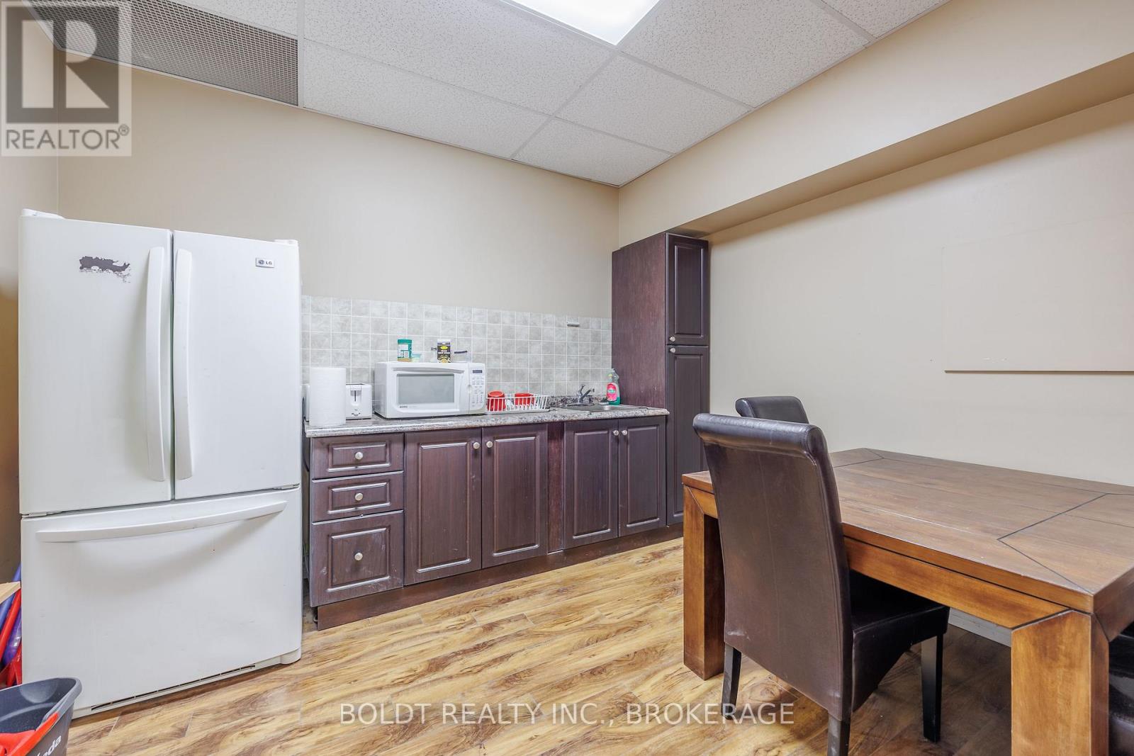 120 - 325 Welland Avenue, St. Catharines, Ontario  L2R 2R2 - Photo 12 - X12731962