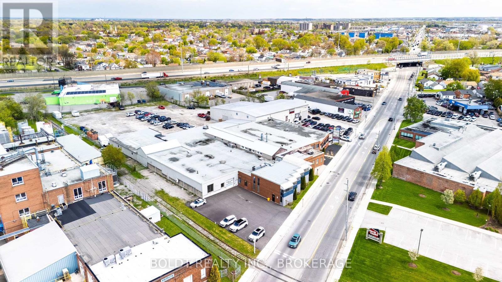 120 - 325 Welland Avenue, St. Catharines, Ontario  L2R 2R2 - Photo 4 - X12731962