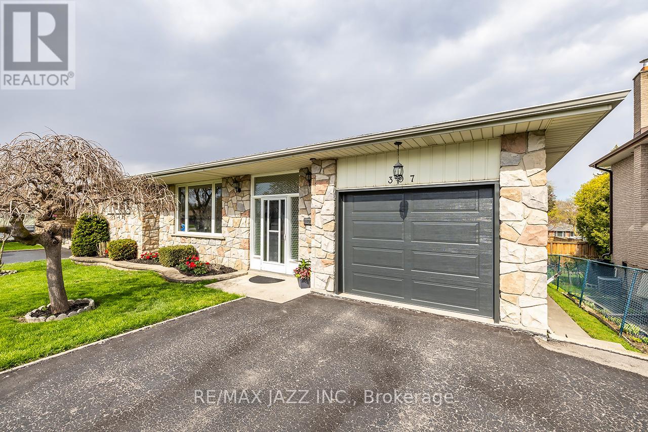 397 Fairlawn Street, Oshawa, Ontario  L1J 4R2 - Photo 2 - E13110356