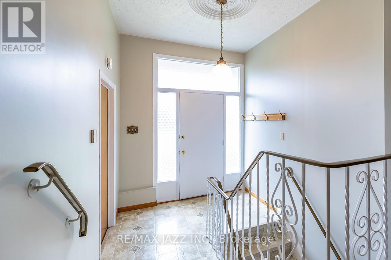 397 Fairlawn Street, Oshawa, Ontario  L1J 4R2 - Photo 4 - E13110356