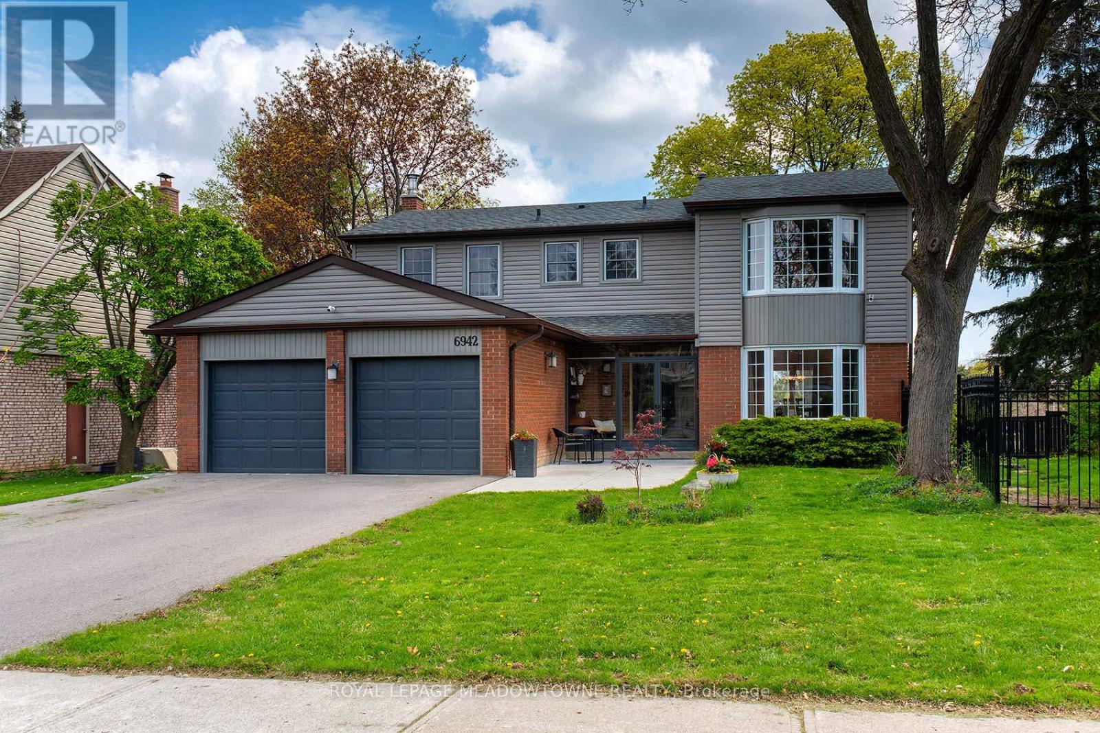 6942 Barrisdale Drive, Mississauga, Ontario  L5N 2H4 - Photo 2 - W13110506