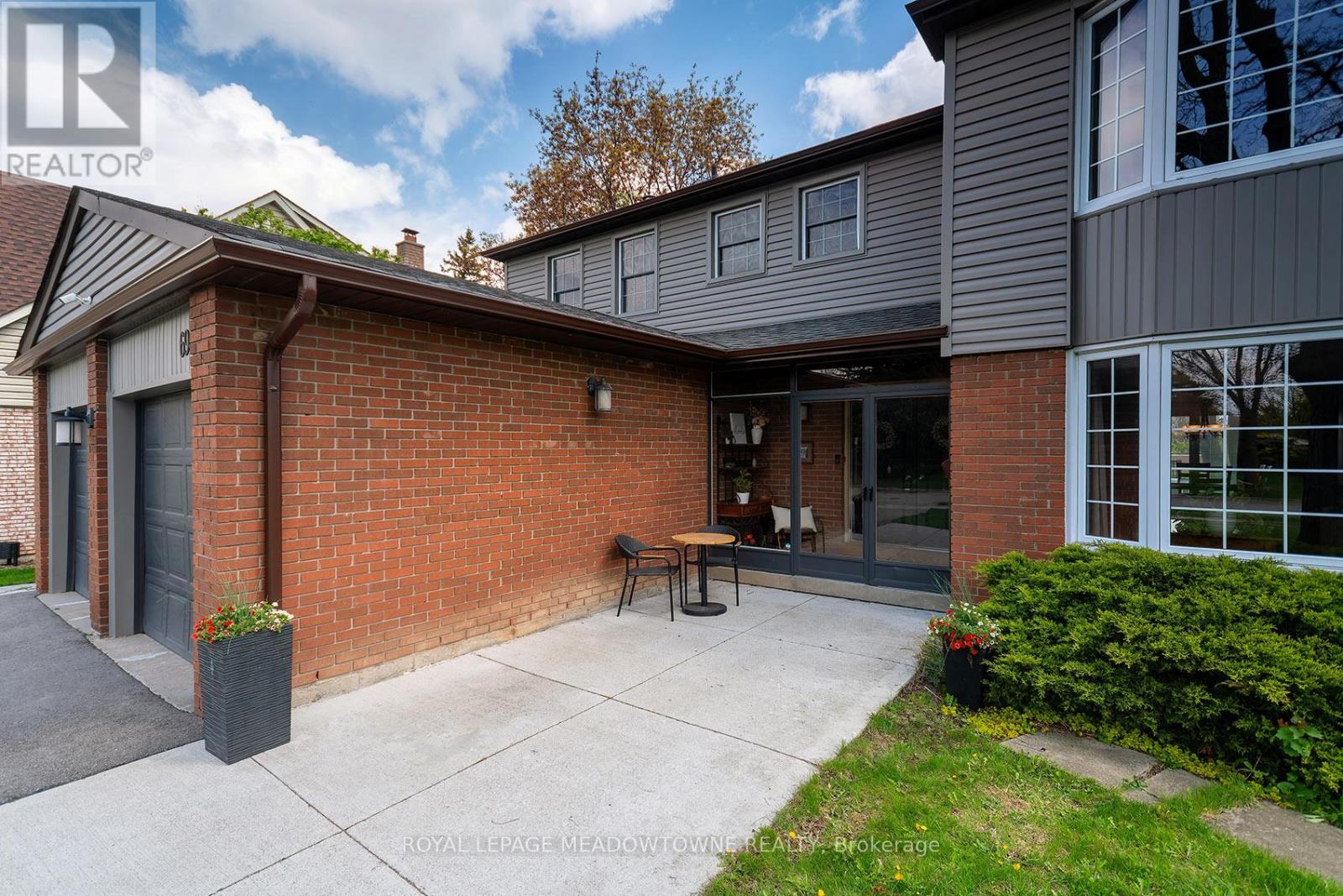 6942 Barrisdale Drive, Mississauga, Ontario  L5N 2H4 - Photo 5 - W13110506