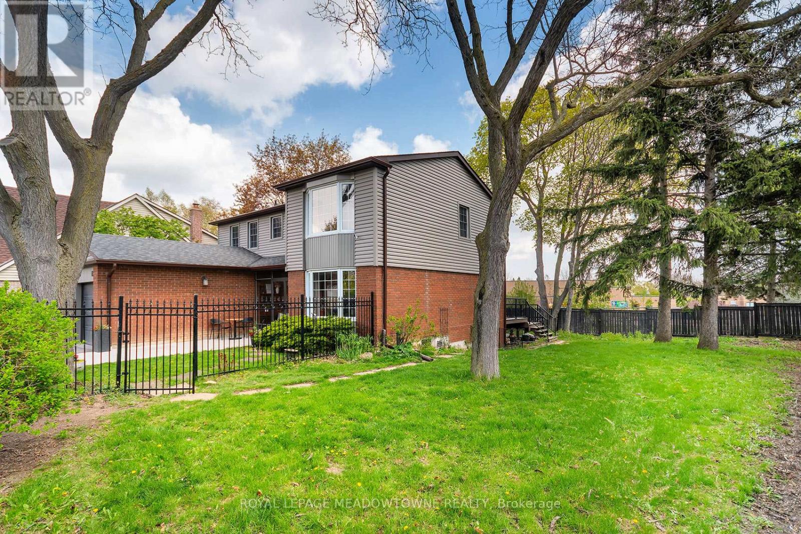 6942 Barrisdale Drive, Mississauga, Ontario  L5N 2H4 - Photo 8 - W13110506